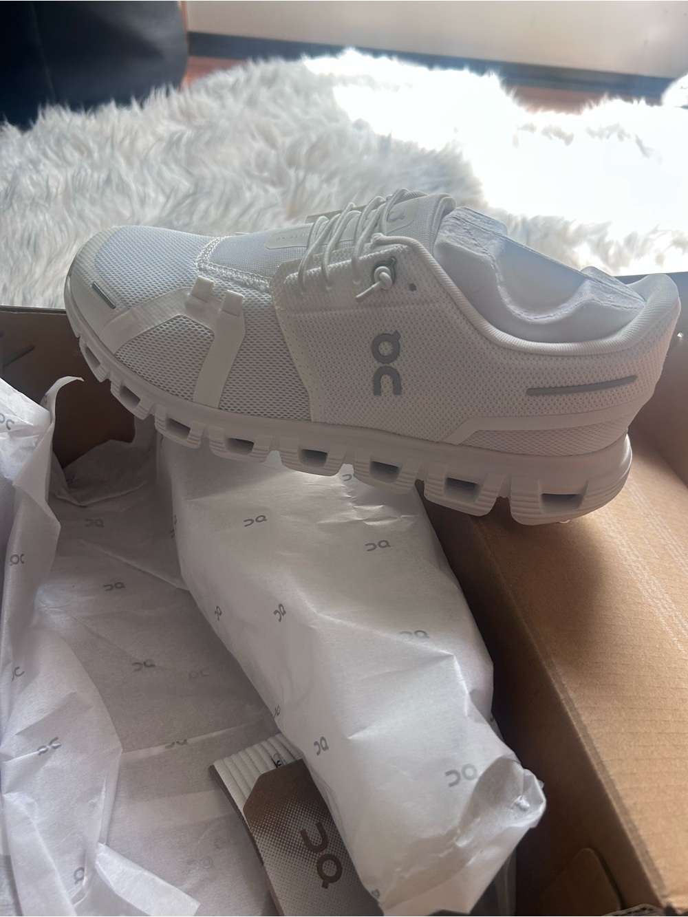 On Running Running women’s Cloud White Athletic Sneakers